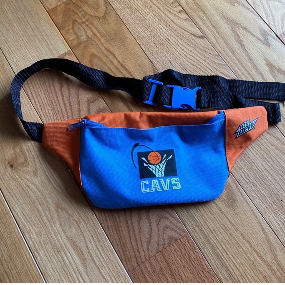 NWOT- Cavs 🏀 Fanny pack